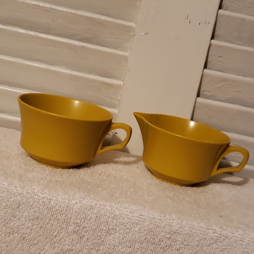 Allied Chemical Cup Creamer Dishes